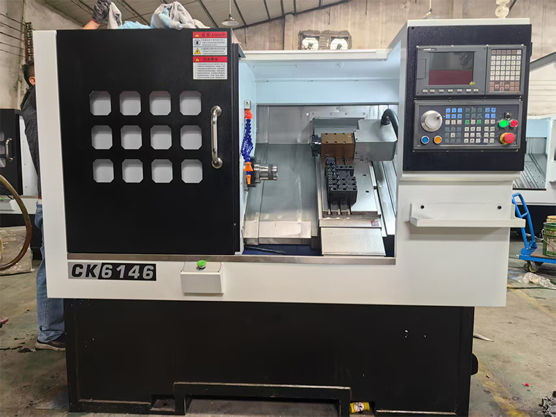 CNC Lathe with Automatic Tool Turret7